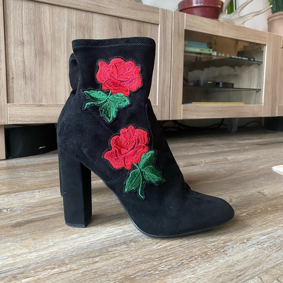Steve Madden Edition Rose Embroidered Boot Black Suede Ankle Booties - Picture 2 of 5
